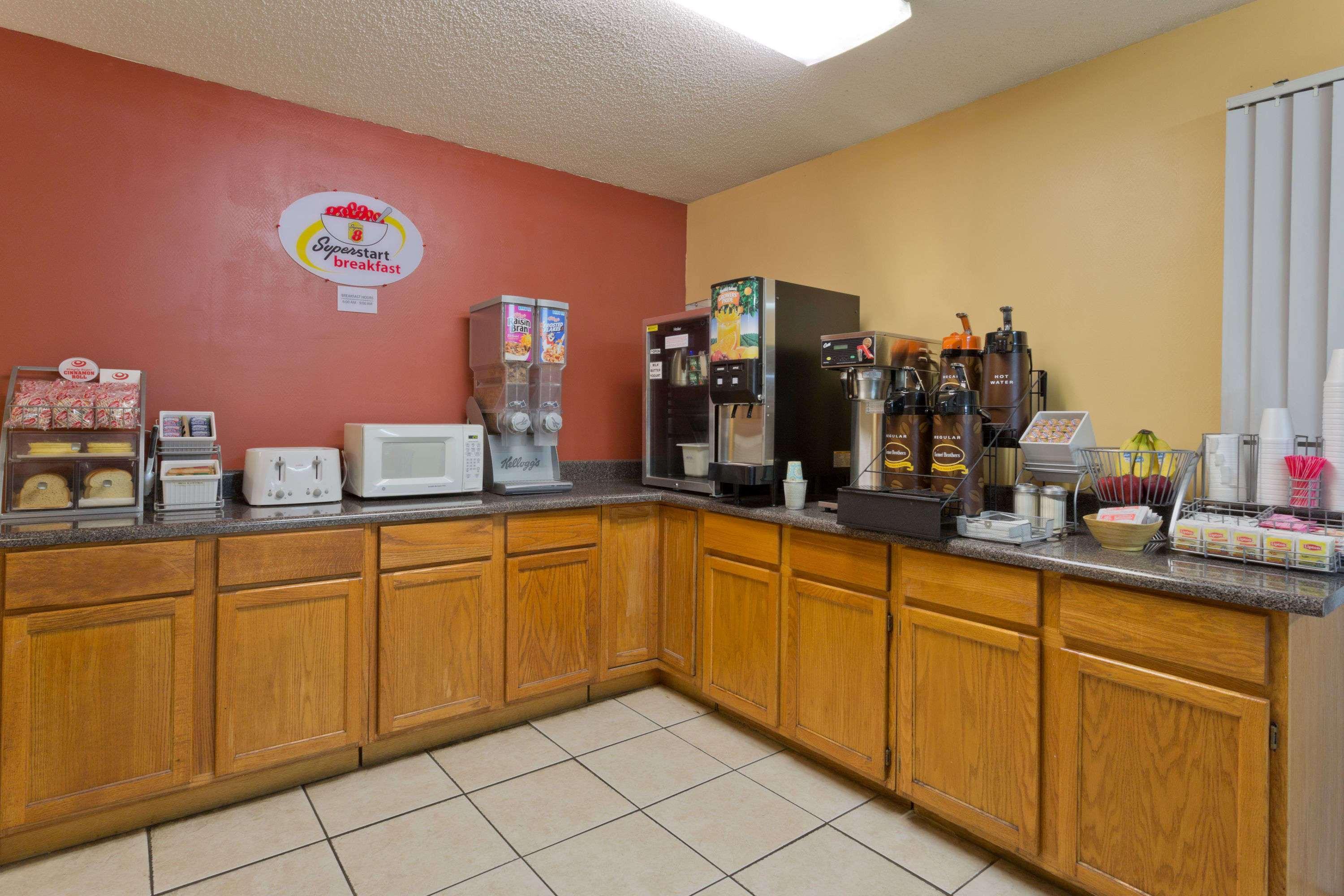 Hotel Super 8 By Wyndham Chipley Esterno foto