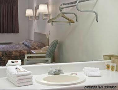 Hotel Super 8 By Wyndham Chipley Esterno foto